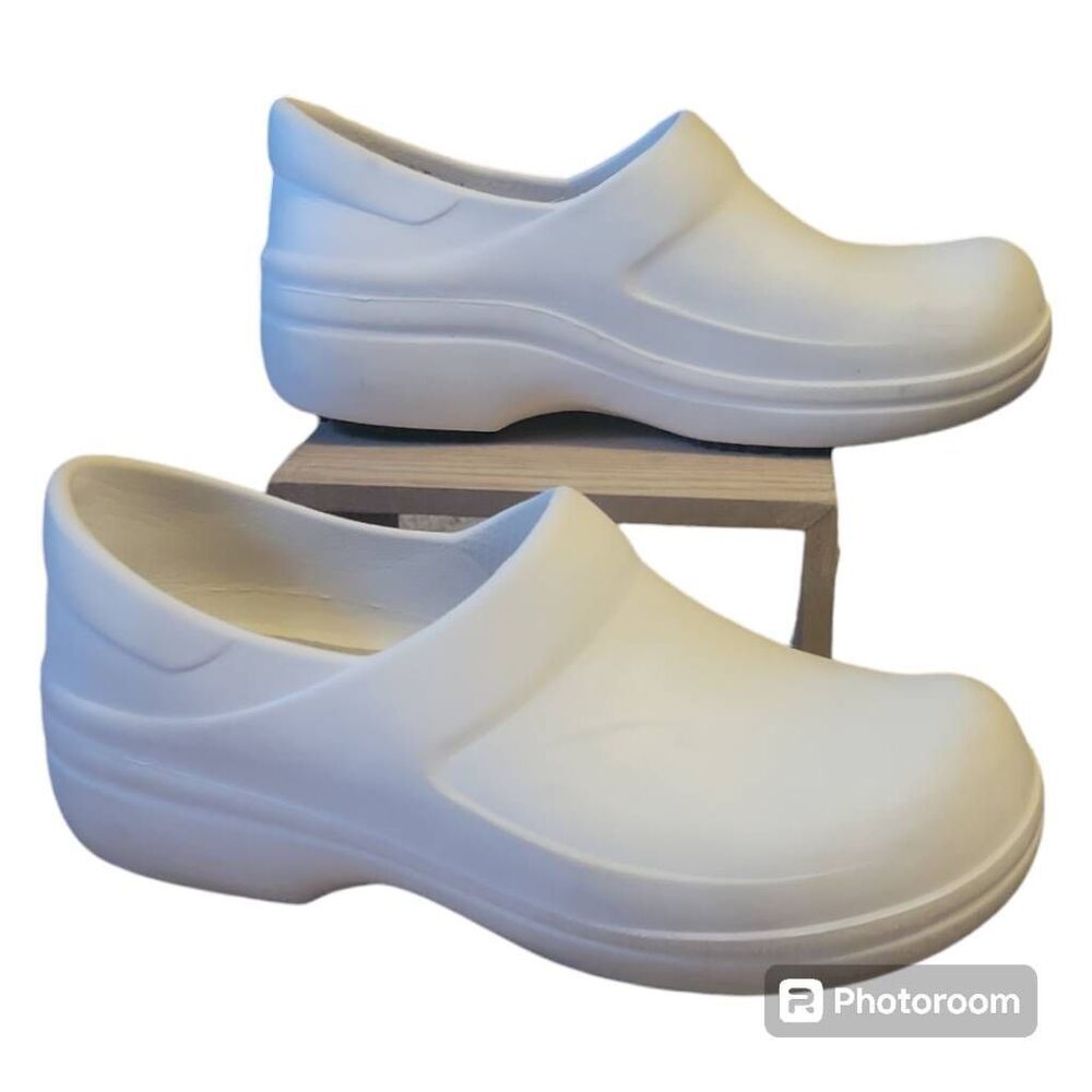 Crocs Dual Comfort Women's White Nurse Work Shoes Clogs US Size 9 Slip Resistant